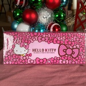 Hello Kitty pencil box with magnetic closure